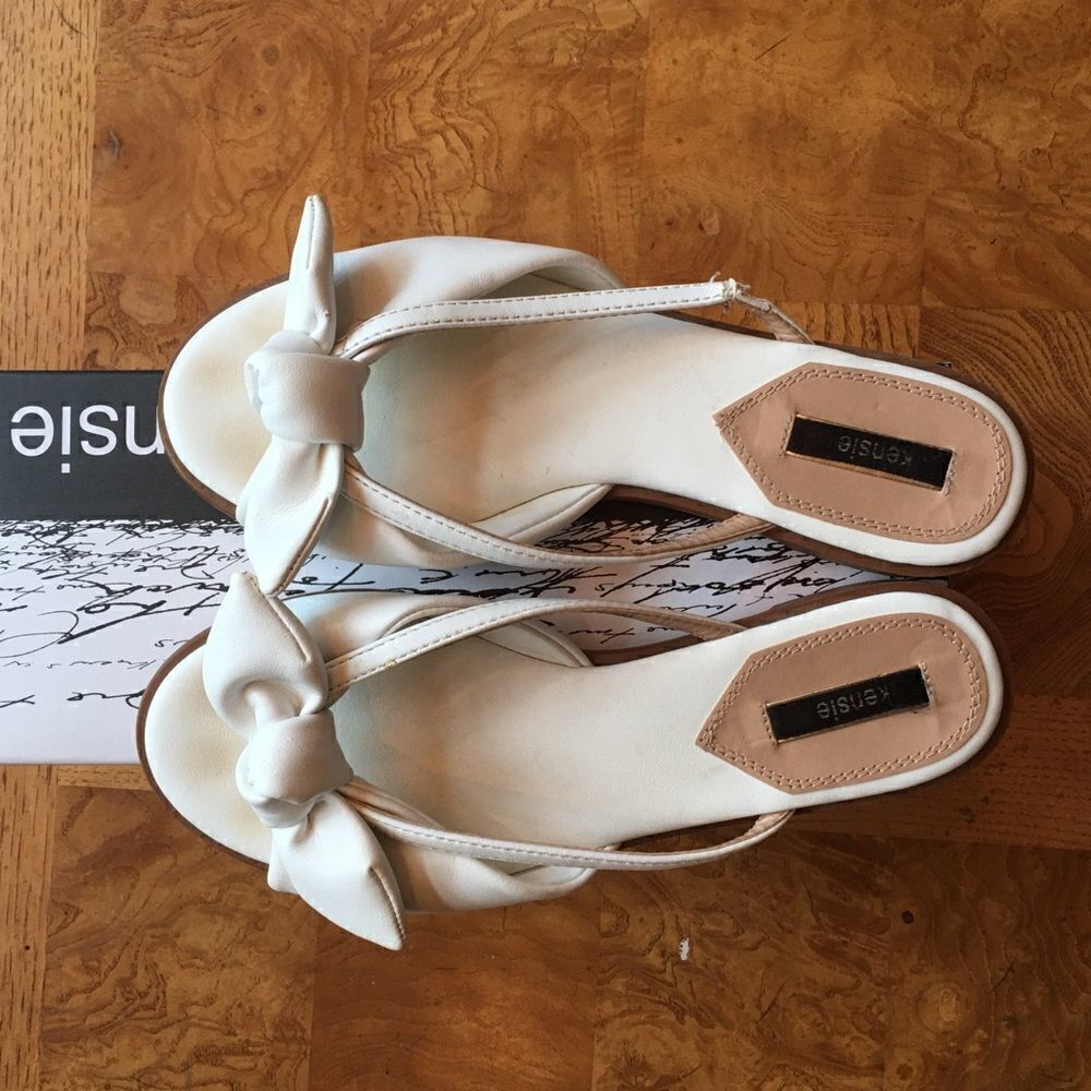 KENSIE SLIDERS w Bow Tie & Box!